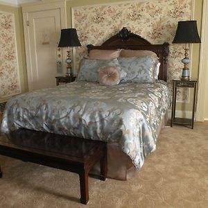 Queen Bedroom